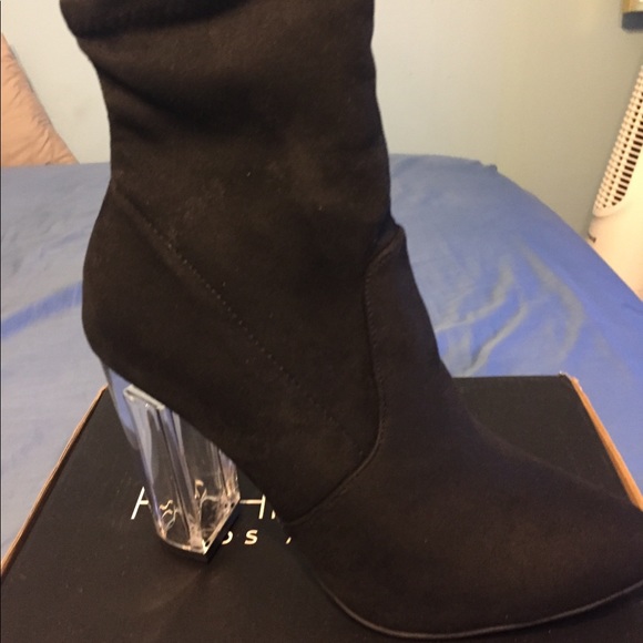 Fashion Nova Shoes - NIB Fashion Nova Luna Ankle Bootie
